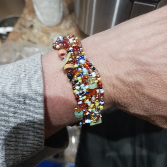 Women's 7" Multi Strand Multicolored Seed Bead Stretch Bracelet - Picture 3 of 5